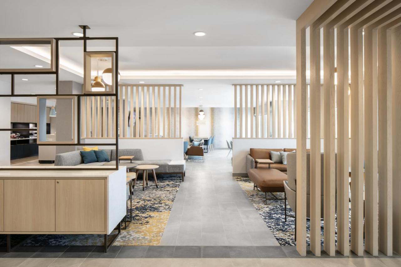 Towneplace Suites By Marriott Ошкош Екстер'єр фото